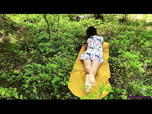 ❤️ 陌生人在Tinder上自慰我的阴部,并在树林里热情地做爱 ❤❌ Anal porn❤