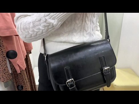 ❤️ 年轻婊子FeralBerry在试衣间用假阳具公开自慰 ❤❌ Anal porn❤